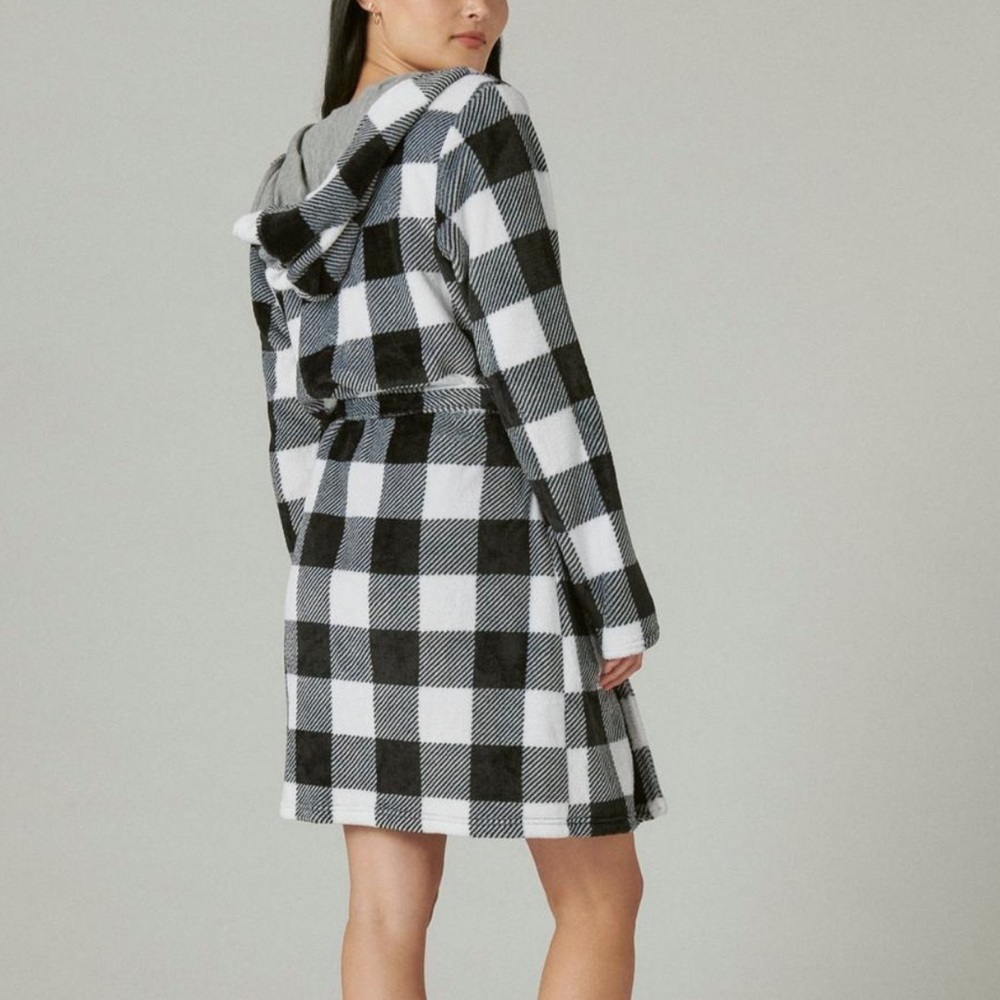Lucky Brand Black and White Buffalo Check Sherpa Robe - Picture 2 of 4